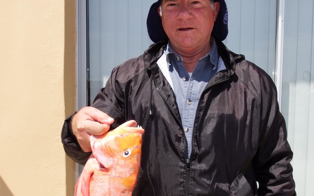 Philip Fourie met sy swaarste vis, ‘n Rooi Roman (1.75kg) 